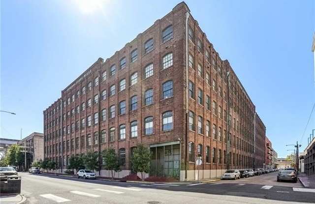 1107 S PETERS Street