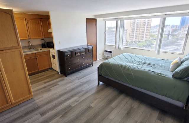 SALT LAKE - 12th FLOOR FULLY FURNISHED STUDIO - WINDOW AC, ASSIGNED COVERED PARKING. POOL. SECURE LOBBY. 24 HOUR SECURITY