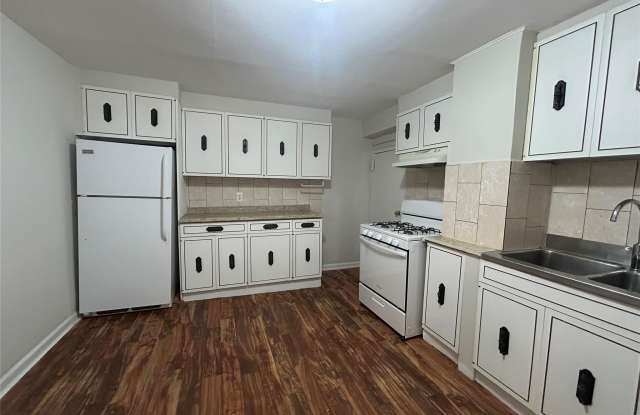 Photo of 144 Waverly Street unit: 2