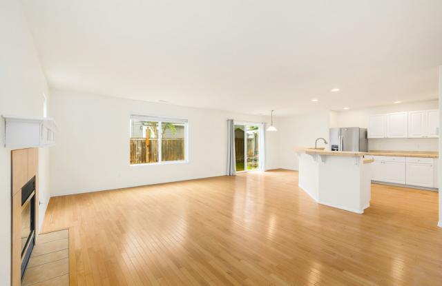 Covington Incredible 6 Bedroom 3.75 Bath Home! Make it yours today!