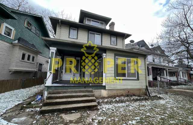 3 bedrooms 2 full bathrooms house for rent in Dayton
