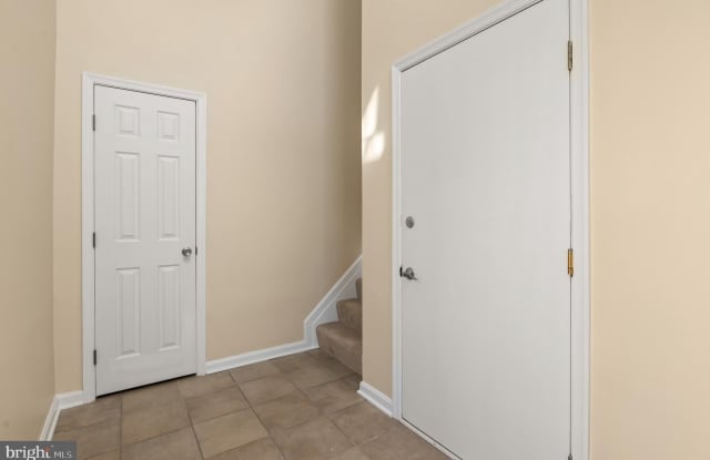 3563 NARRAGANSETT Avenue