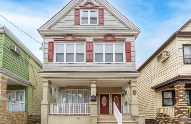 11 STORY CT - 11 Story Court, Bayonne, NJ 07002