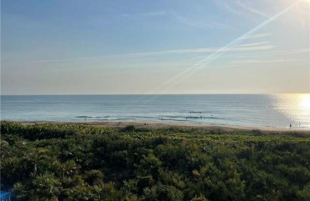 429 NE Tradewind Lane unit: 2204