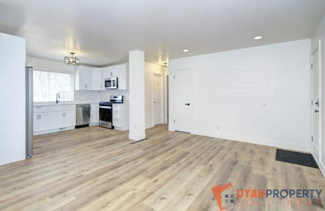 10412 South Statice Avenue