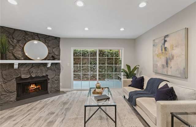 13724 Cordary Avenue