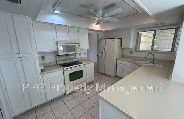 12606 W Foxfire Dr W