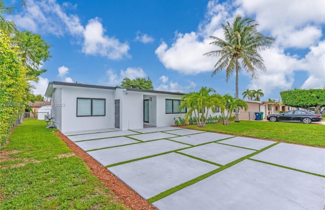 3241 SW 105th Ave - 3241 Southwest 105th Avenue, University Park, FL 33165