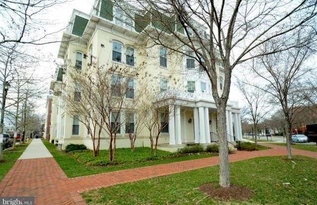 900 WASHINGTON ST #105E