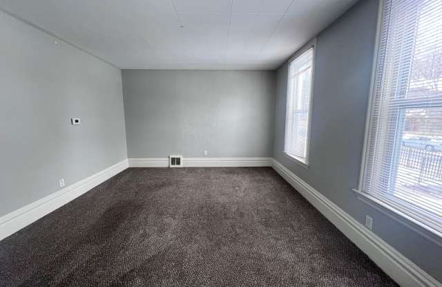 1-Bedroom Unit Near Downtown Grand Rapids – On-Site Laundry!