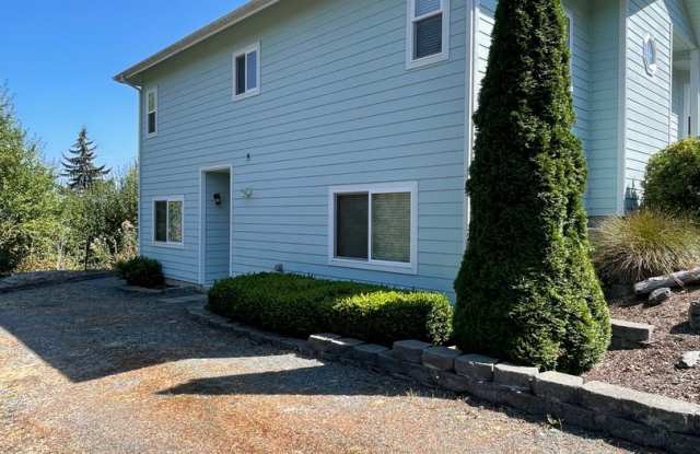 Spacious and Updated 2 Bedroom plus den Apartment