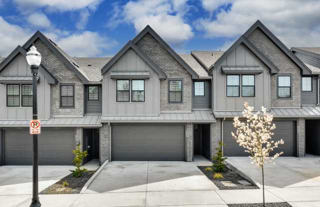Luxury Townhome for Lease at the Courtyards at Hidden Crest - 6907 NE 132nd Way