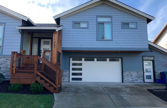 Beautiful Newly Custom Built Home! Vaulted Ceilings! Partially Furnished! Open Floor Plan!