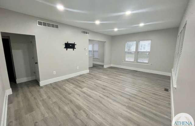 5 Bedroom / 2 Bath House - NEAR SEMO's CAMPUS