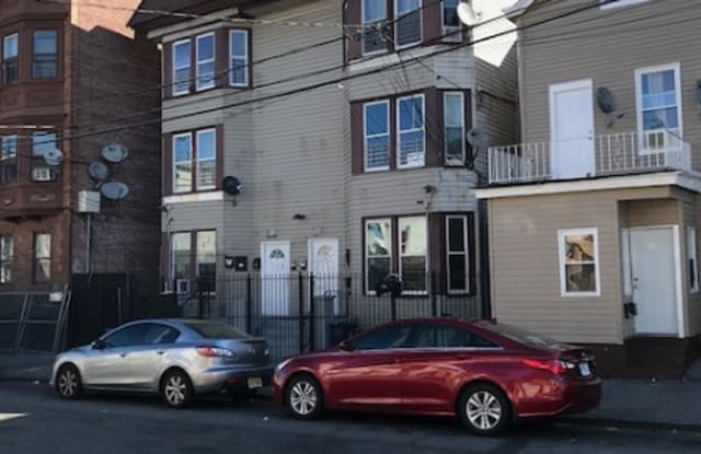 775 E 19TH ST - 775 East 19th Street, Paterson, NJ 07501