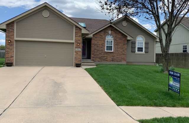 1209 SE Bridgehampton Way - 1209 Southeast Bridgehampton Way, Lee's Summit, MO 64081