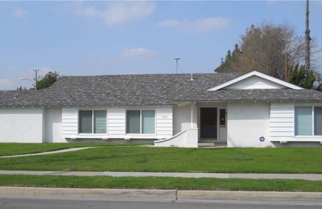 Photo of 1435 W Westmont Drive