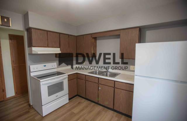 1351 5th Ave SE #1-Move in Special! 1/2 off the First Month of Rent!
