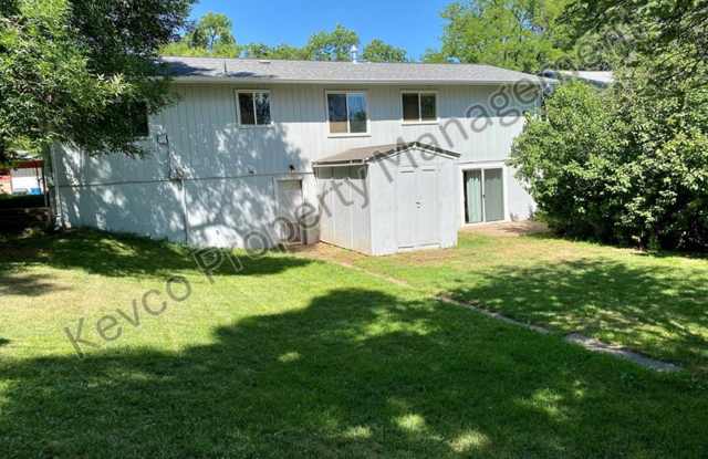 Home with Tons of Space!!