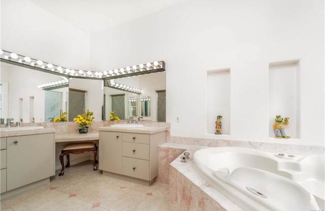 Photo of 5206 Topeka Drive