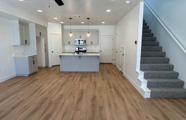 WOODLAND ESTATES:  Townhome - Excellent Location!