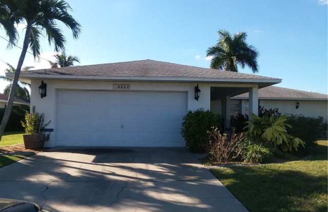 3322 SW 1st Place