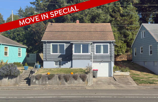 Photo of 627 W Marine Dr, Astoria, OR 97103