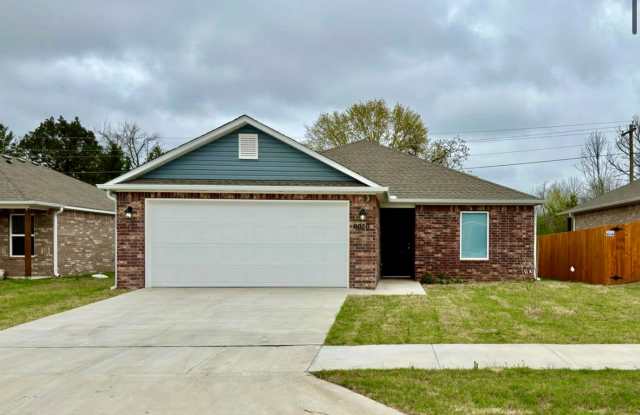 New Construction Living: 3 Bed, 2 Bath, 2-Car Garage - 8020 Melody Lane, Fort Smith, AR 72916