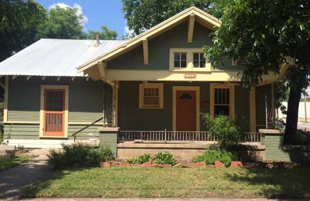 402 S Chestnut
