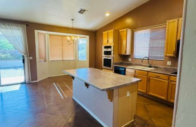 Oro Valley- 4 bedroom/ 2 bathroom home