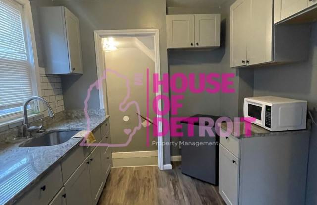 3 BEDROOM | 1 BATH | FREE PRE SCREEN - 16839 Saint Marys Street, Detroit, MI 48235