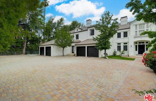 5435 Donna Ave
