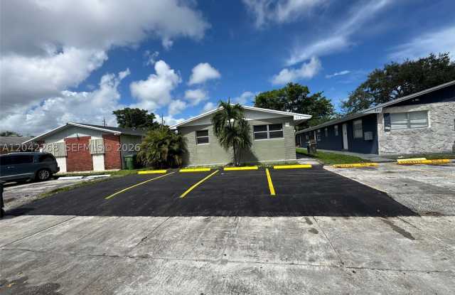 844 SW 10th St
