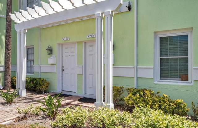 4768 COQUINA KEY DRIVE SE