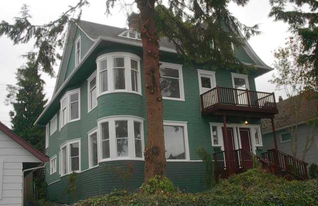 Photo of 3423 Hoyt Avenue