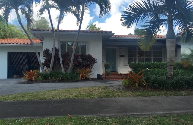 427 Catalonia Ave - 427 Catalonia Avenue, Coral Gables, FL 33134