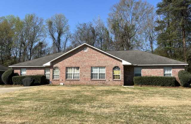 3 Bedroom/2 Bathroom Available for August! - 209 Harmon Drive, Auburn, AL 36832