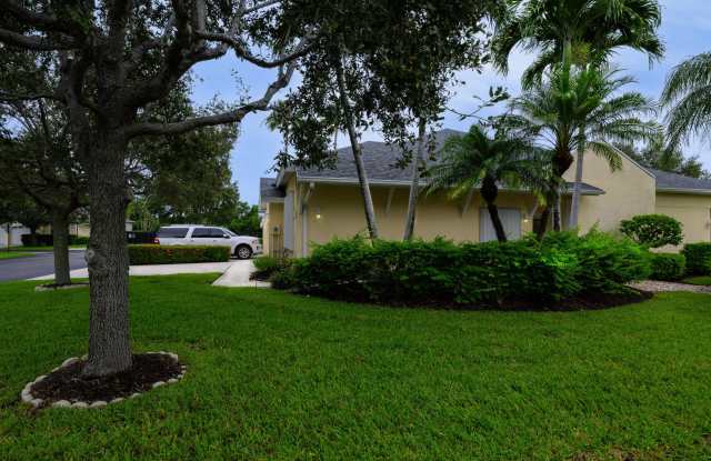 4139 NE Moon River Circle