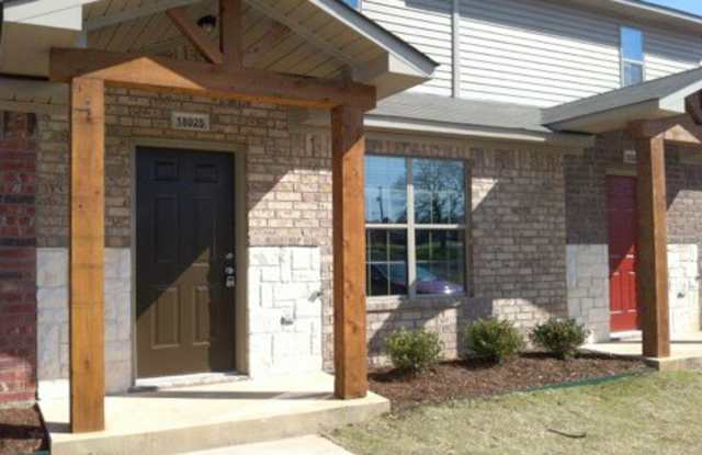 COMING SOON! 1 Bedroom 1.5 Bath Townhome for Rent in Lindale
