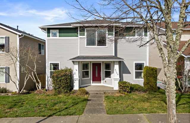 Spacious 4-Bed Home in DuPont | Huge Loft & 5 Mins to JBLM!