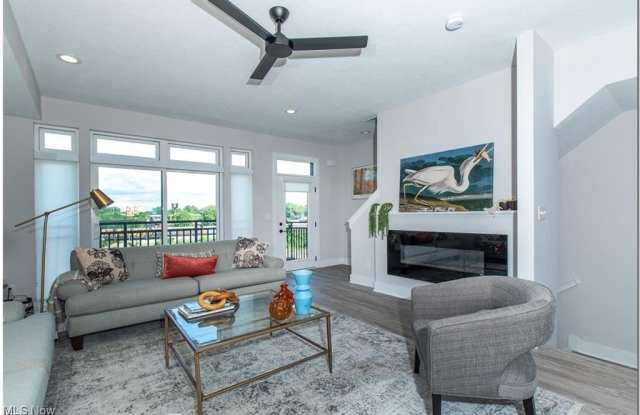 2269 W 19th Street unit: 15