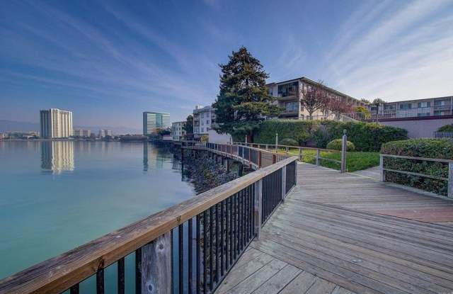 $500 Move-In Special!!! 1BD/1BA CONDO AVAILABLE AT WATERGATE COMPLEX!!!