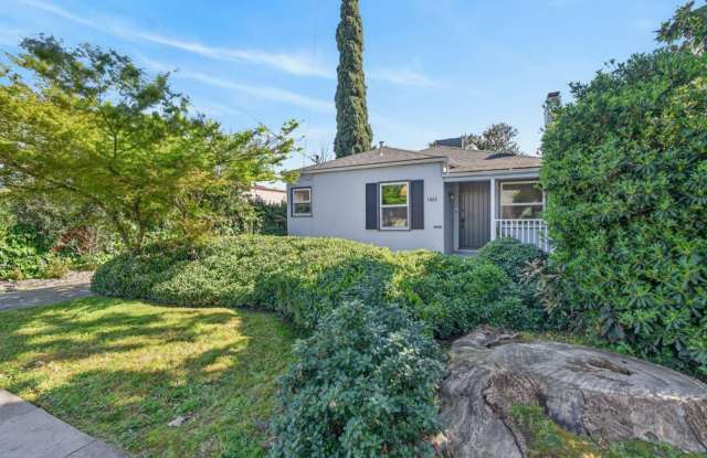 2 bedroom | 1 bathroom | Single family in East Sac