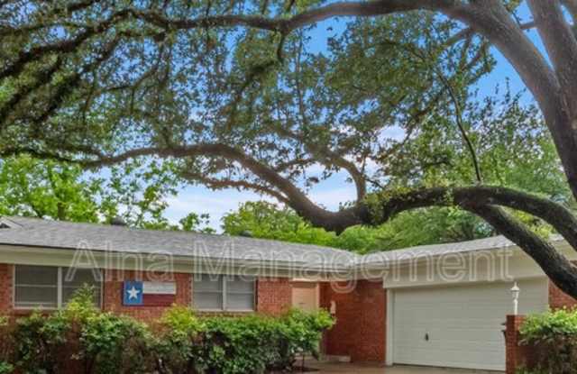 805 N Douglas Ave