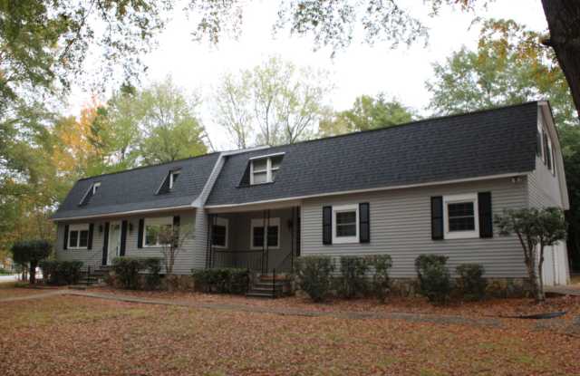 4 Br, 3 ba + Bonus Henderson Forest