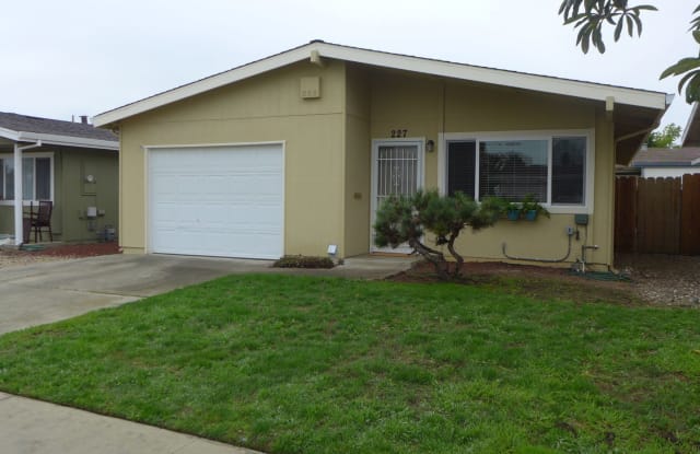 227 Hushbeck Ave - 227 Hushbeck Avenue, Watsonville, CA 95076