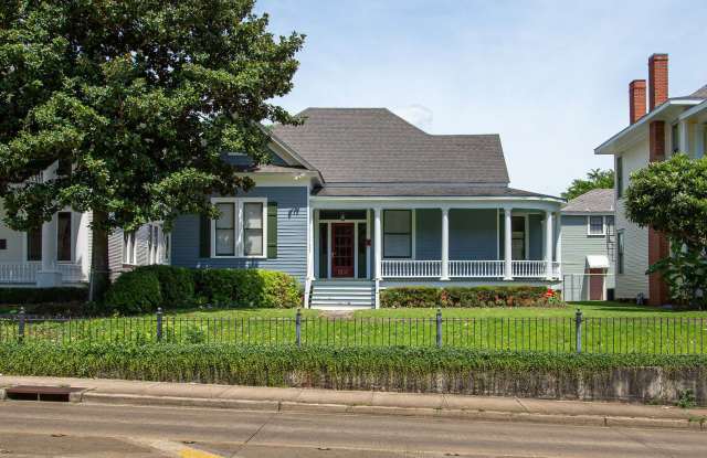 Photo of 2/2 Large house on Jackson st