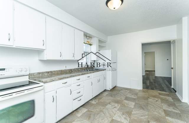 4 Bedroom Home-Walking Distance to Downtown Rochester!