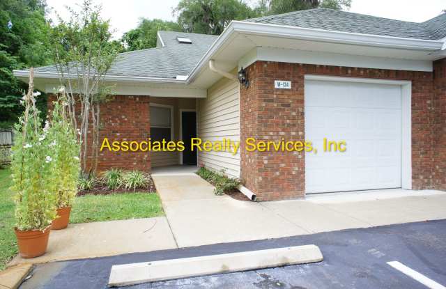 Lovely Condo in The Greens at West End