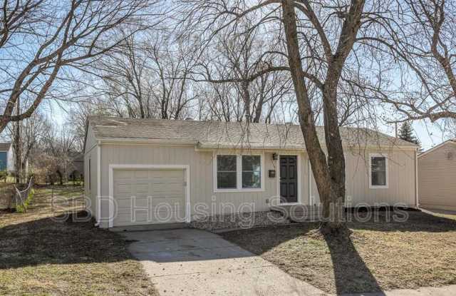 1215 N Cedar Crest Dr